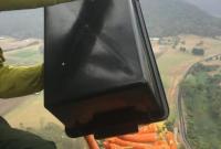 В Австралии с вертолета сбросили тысячи килограммов овощей для животных пострадавших от пожаров