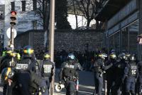 Во Франции полиция применила газ против демонстрантов