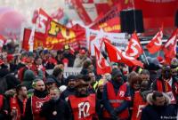 Правительство Франции одобрило проект пенсионной реформы на фоне очередных протестов