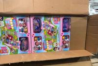 Зеленский предлагает передать детдомам 23 тонны игрушек, “застрявших” в порту