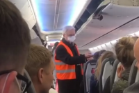 В сети появилось видео, как проверяют пассажиров, прилетевших из Китая