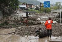 Дождь снова накрыл Японию: есть жертвы смещения селей