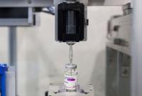 В Таиланде разработали роботизированную систему для ускорения набора доз вакцин от COVID-19 с флакона