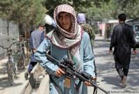 Талибы запретили вывозить из страны доллары: нарушителей будут судить
