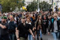 У Берліні тисячі людей протестували проти COVID-обмежень