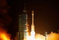 Китай вывел на орбиту два мультимедийных спутника