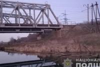 Хотел сфотографироваться: в Киевской области подростка ударило током на железнодорожном мосту
