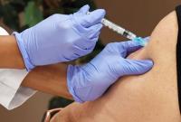 Австралия продолжит вакцинацию населения после летального случая