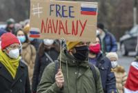 В России на акциях в поддержку Навального задержали более 300 человек