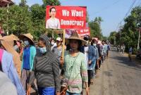 Три месяца протестов в Мьянме: люди снова выходили на митинг, СМИ сообщили о взрывах