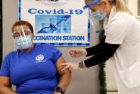 В Штатах COVID-прививки получило рекордное количество населения