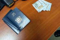 Гражданин Сирии в харьковском аэропорту пытался за 1,5 тыс. долларов подкупить пограничника