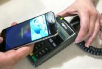 Украинцам рассказали, чем безопаснее оплачивать покупки: банковской картой или смартфоном