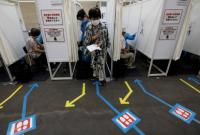 Япония вакцинировали более 75% пожилых людей