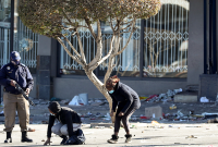 В Южной Африке арестовали более 1200 человек за грабежи во время протестов в связи с арестом экс-президента Зумы
