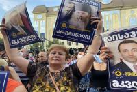 Требуют отставки премьера: в Тбилиси снова протестуют СМИ