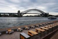 Актеров Натали Портман и Сашу Барона Коэна поймали на катере на локдауне в Сиднее: полиция говорит, нарушений карантина не было