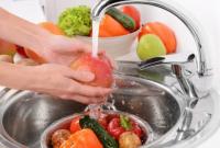 Експерти розповіли, як легко очистити овочі та фрукти від хімікатів