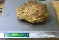 Пытались вывезти в Катар и ОАЭ огромные янтарные глыбы: в посылках обнаружили 12 кг "солнечного камня"