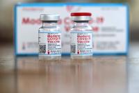 Австралия ведет переговоры о производстве COVID-вакцин Moderna в стране