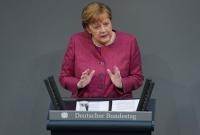 Меркель допускает, что осенью придется повторно вакцинировать пожилых людей