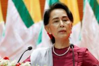 Экс-лидер Мьянмы впервые лично предстала перед судом