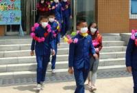 КНДР заявляет о сотнях детей-сирот, которые "добровольно согласились" работать в угольных шахтах