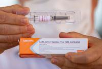 Китай упростит въезд для иностранцев, привитых его вакцинами от COVID