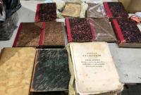Таможенники задержали 12 старопечатных книг, которые отправляли в Грузию посылкой