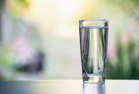 Стакан воды натощак может ослабить симптомы двух десятков заболеваний