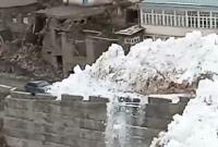 В Дагестане сняли на видео, как мощная лавина надвигается на село