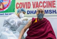 Далай-лама получил прививку от COVID-19 вакциной Covishield