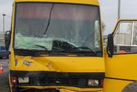 Под Киевом маршрутка столкнулась с микроавтобусом: есть пострадавшие