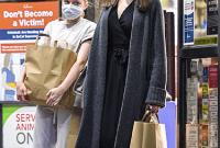 Анджелина Джоли с дочерью Вивьен на шопинге в Голливуде