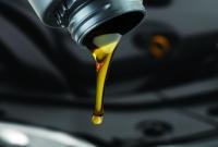 Опасно ли постоянно доливать масло в двигатель автомобиля