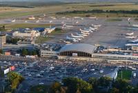 В "Борисполе" погрузчик въехал в самолет - рейс в Ереван задержали более чем на час