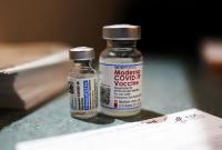 Moderna: со временем защита от вакцины слабеет