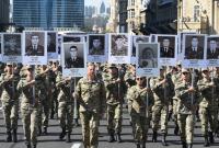 В Азербайджане президент и военные прошли маршем к годовщине начала войны в Карабахе