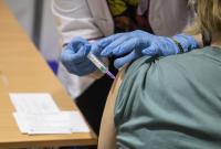 Во Франции более 200 людям ввели просроченную вакцину от COVID-19