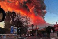 Облако из лавы и пепла: в Италии снова проснулся вулкан Этна