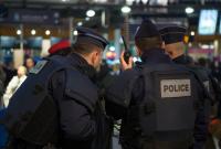 Во Франции мужчина с мечом набросился на полицейских