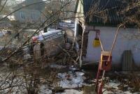 Легковушка влетела во двор и протаранила летнюю кухню: пострадали 5 человек, 2 из них - дети