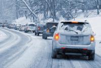 Водіїв попередили про засніжені дороги та перевали: місцями до 20 см снігу