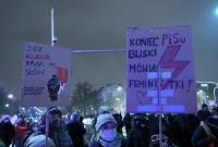 В Польше тысячи людей вышли на улицы протестовать против почти полного запрета абортов