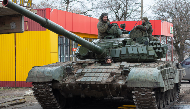 Российские войска частично отходят с Киевской области и вывозят награбленное имущество