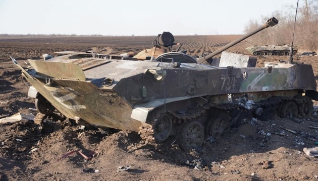 В зоне ООС за день уничтожили 8 вражеских танков и более 40 бронеавтомобилей