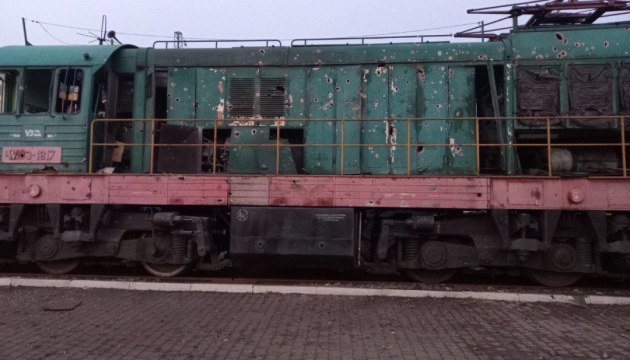 Враг ночью обстрелял еще одну железнодорожную станцию на востоке Украины