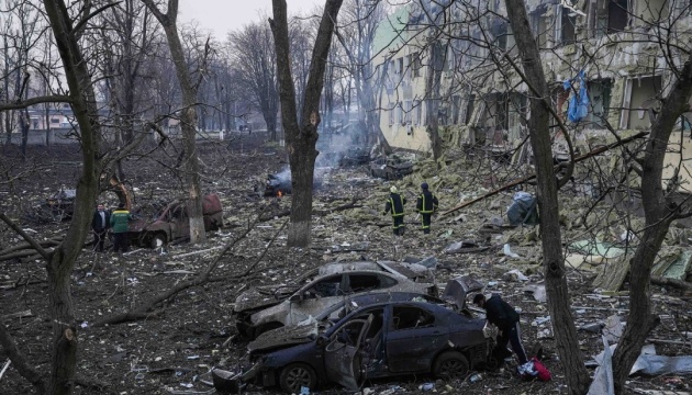 В Мариуполе российские мобильные крематории сжигают тела тысяч гражданских