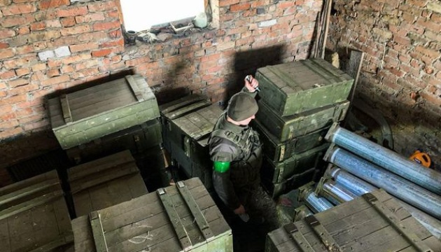 В Киевской области нашли склад с российскими боеприпасами - почти 100 ящиков