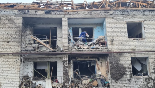 Россияне нанесли ракетный удар по поселку в Донецкой области, ранены семь человек